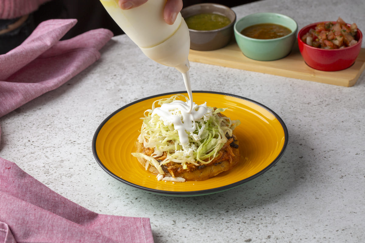 Tostada de Tinga - Rincón Mexicano